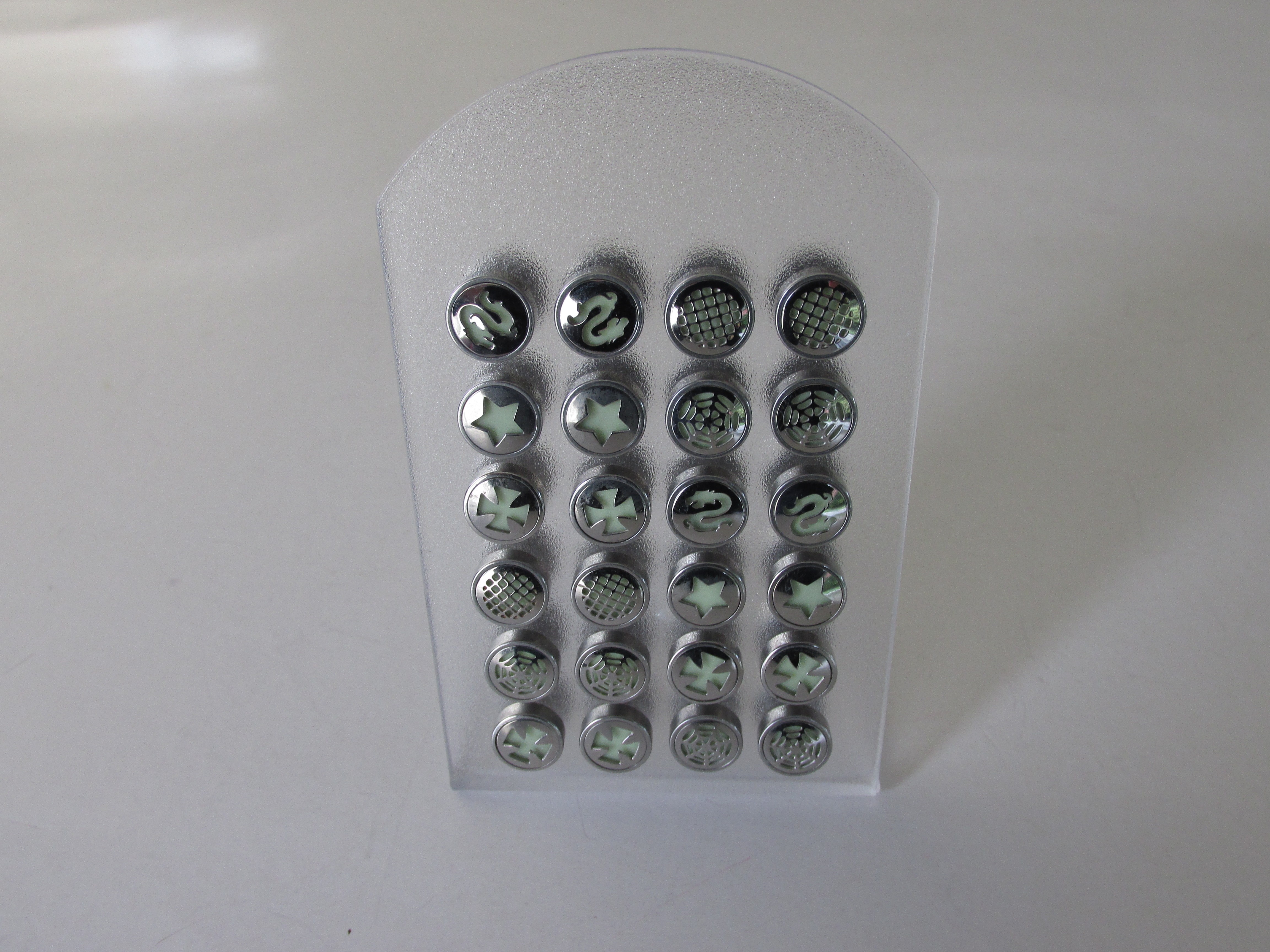 DB162 - FAKE PLUG - GLOW in the DARK - Stainless Steel - 24pcs on a display stand